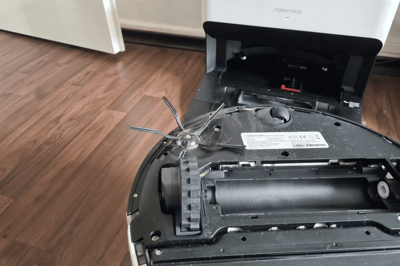 Hair has wrapped around the side brush of the Roborock S7 Pro Ultra.